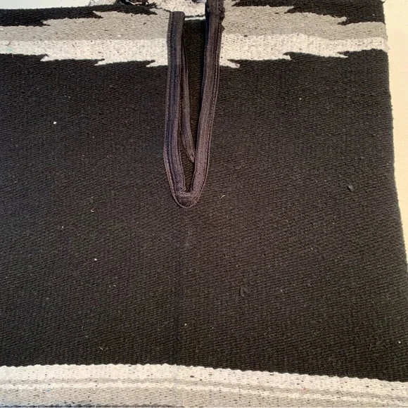 MOLINA PONCHO- Clint Eastwood Style MEASURES 78” X 48” UNFOLD - Picture 5 of 12